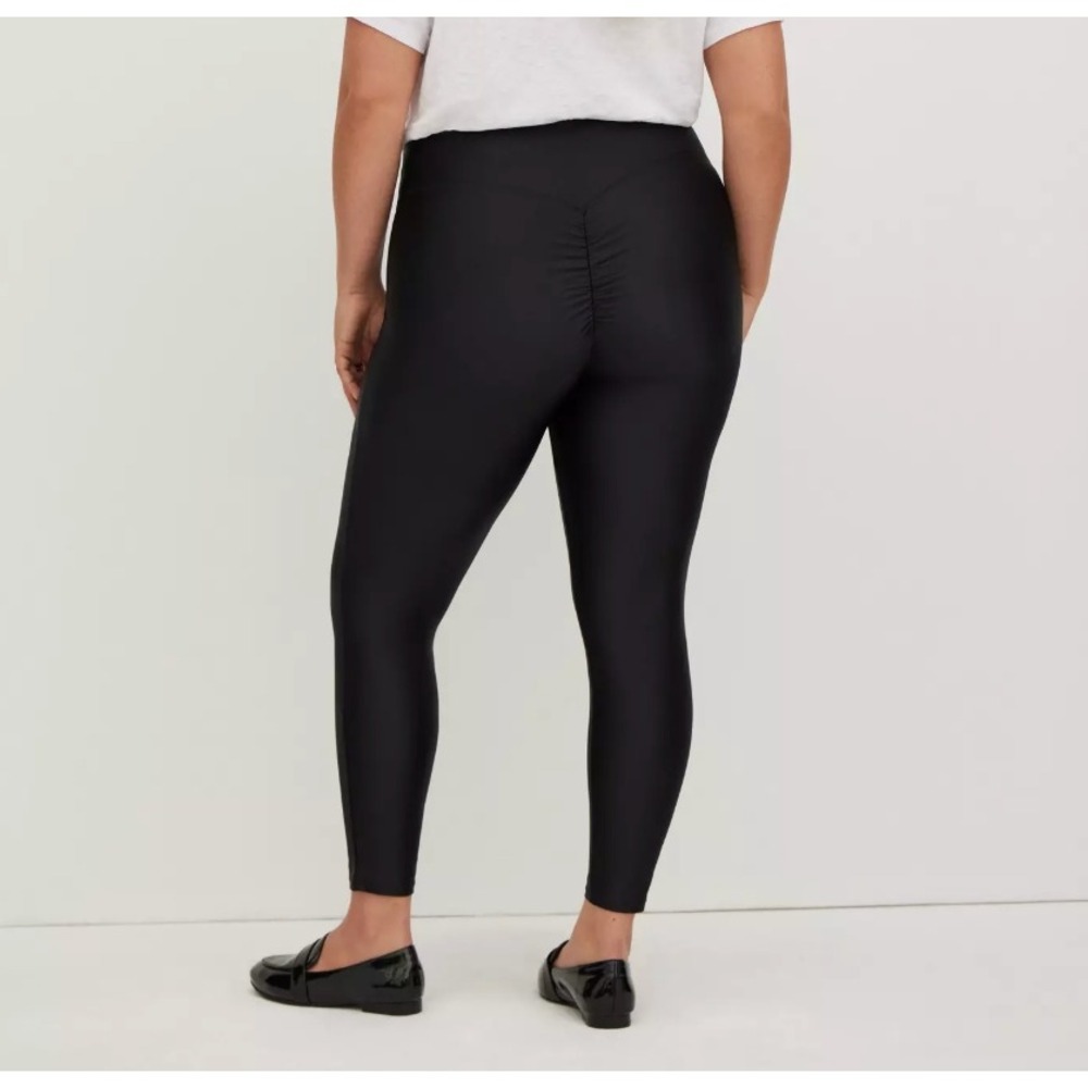 Torrid 5X Full Length Signature Waist Ruched Back Liquid Legging